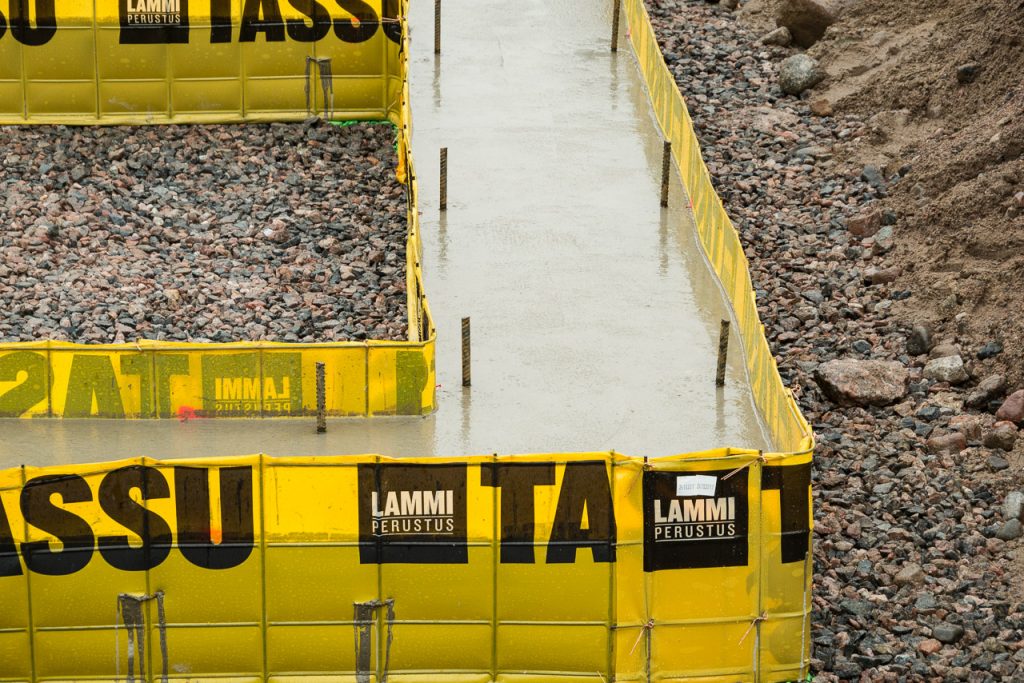 Kokemuksia Tassu-anturamuoteista: Asunto Oy Helsingin Myllypihassa ja Haso Valssimyllyssä