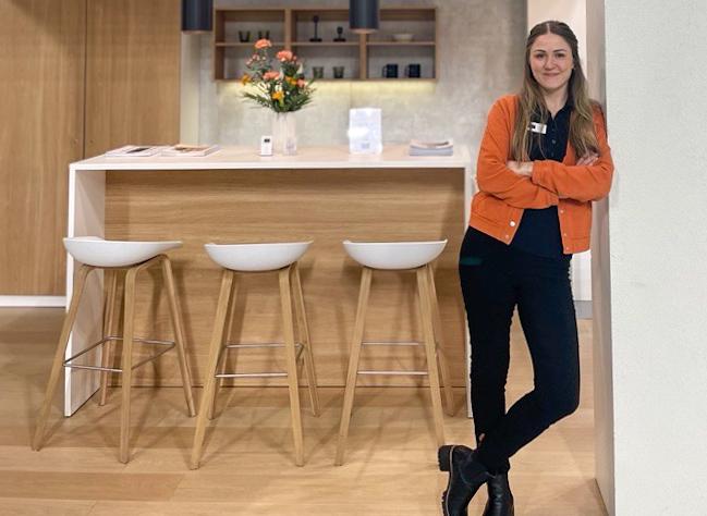 Rakentajamessut. Käytännönläheinen talomyynti Emma Liukkala Lammi Kivitalot