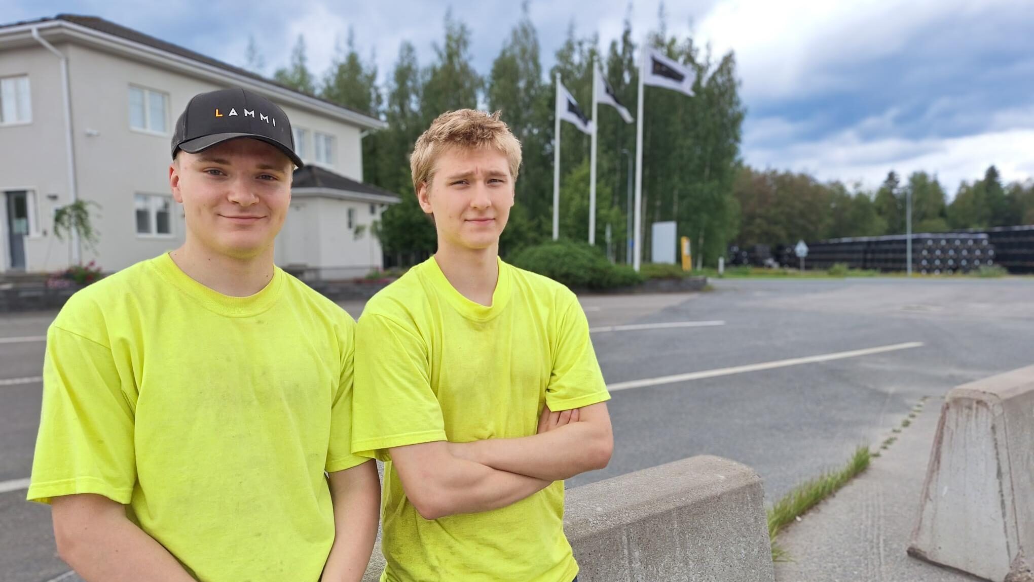 Lammin Betonin kesätyöntekijät Eelis Kärkkäinen ja Lenni Anttila